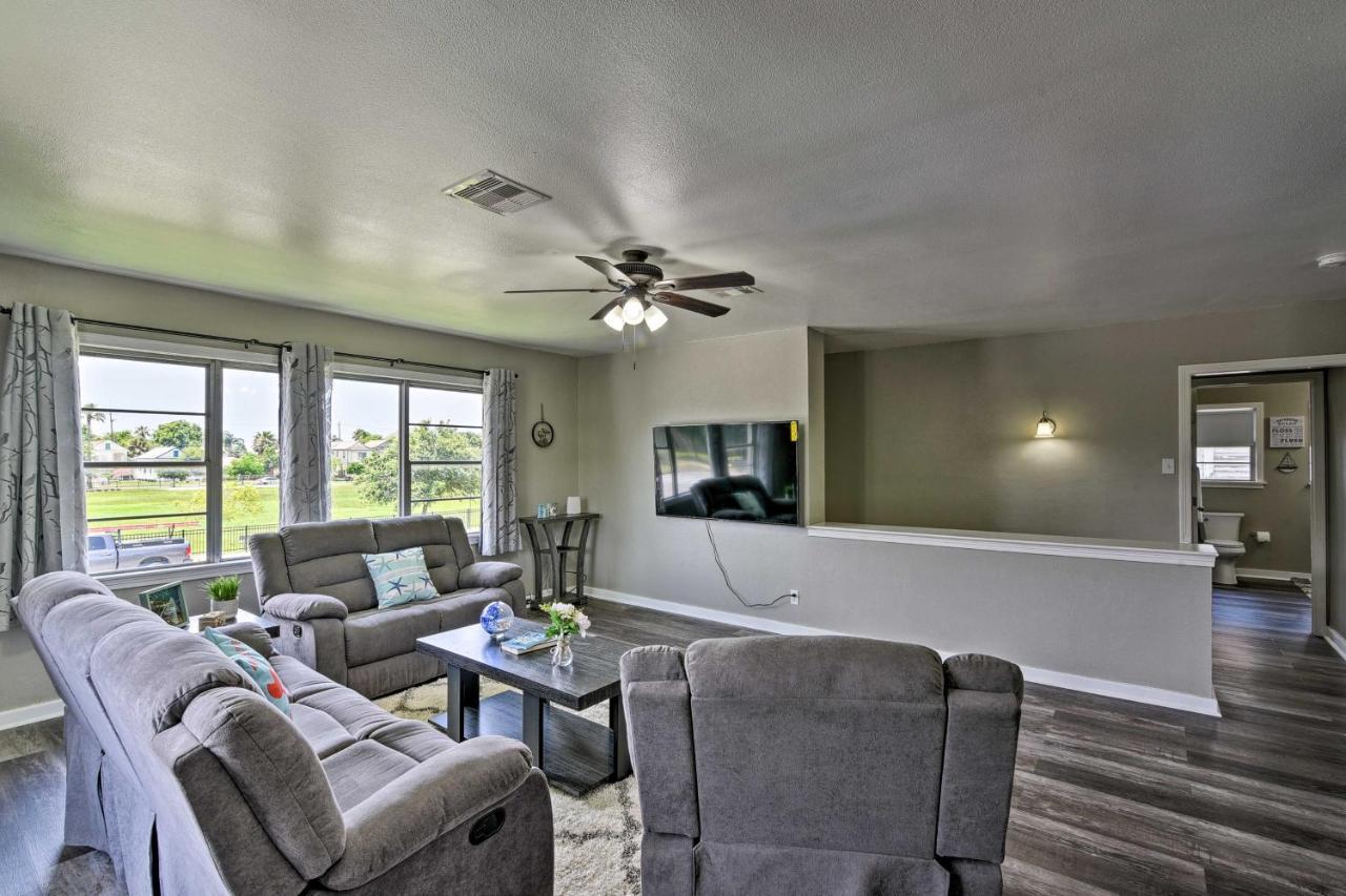 Spacious And Modern Family Duplex In Galveston! 외부 사진